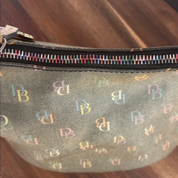 Dooney and Bourke black monogram shoulder bag with matching wallet - Picture 4 of 11